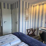 Zur Brandung Πανσιόν 3*