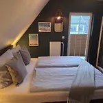 Zur Brandung 3*