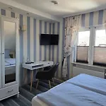 Zur Brandung 3*
