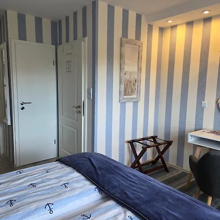 Zur Brandung Πανσιόν 4*