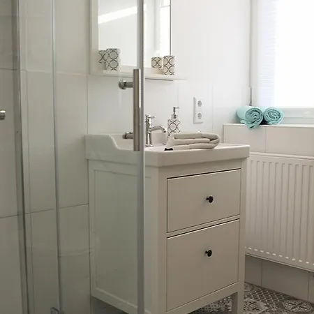 Zur Brandung 3*