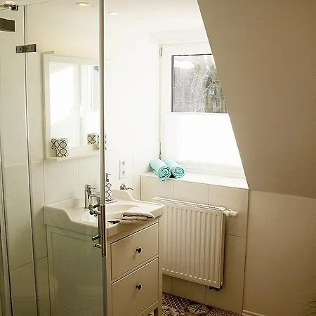 Zur Brandung 3*
